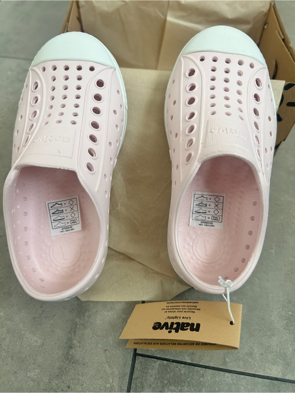 NEW Native Shoes Unisex Kids Jefferson Sneakers Milk Pink C9 - Picture 2 of 7